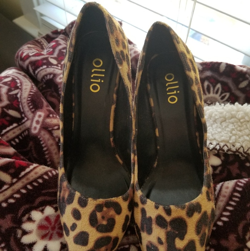 Like new Cheetah print heels!!